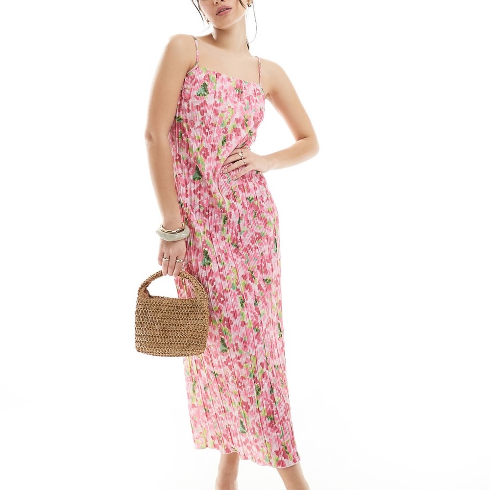 🚨3 for $25 Pieces plisse cowl neck cami maxi dress in pink floral print